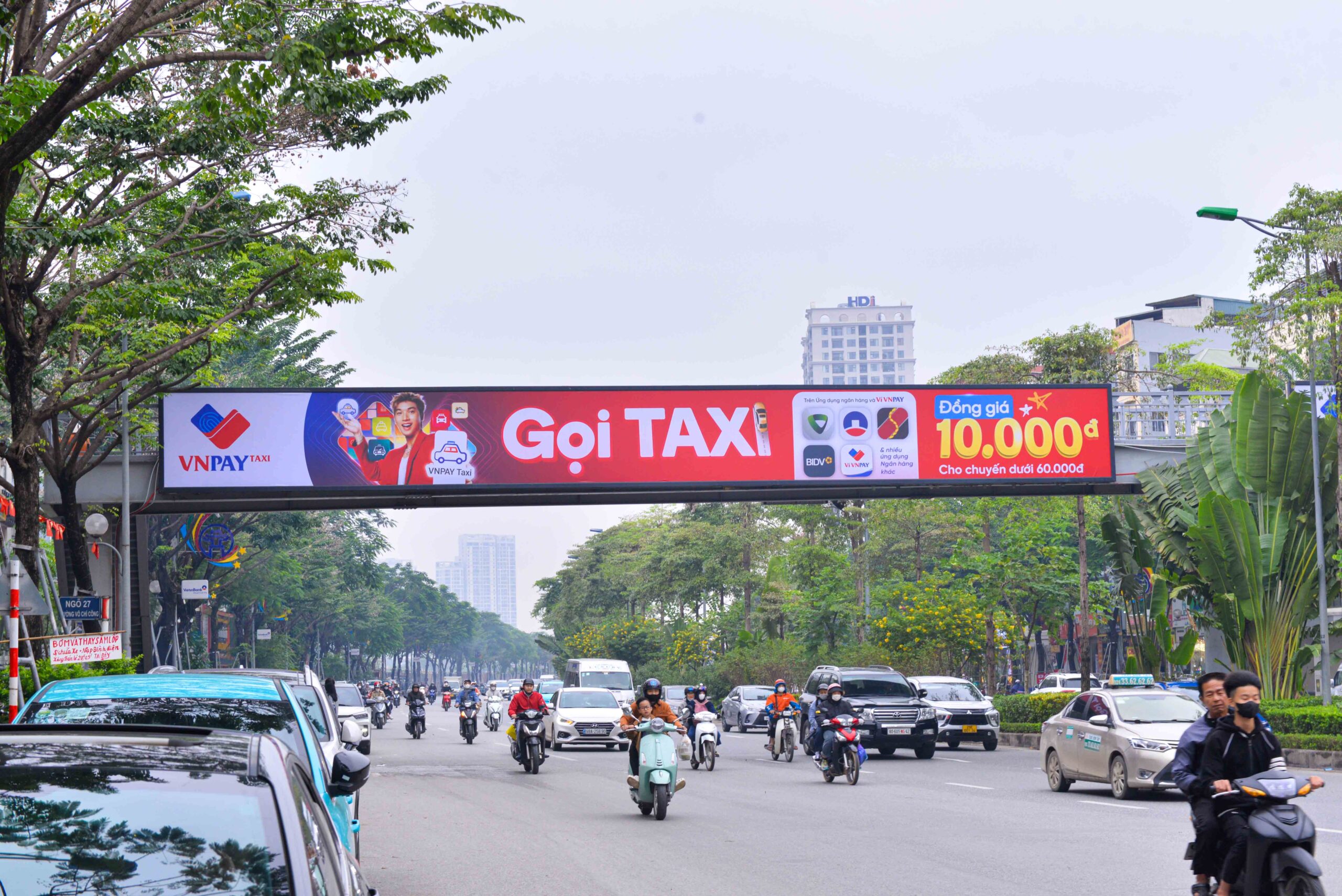 Ảnh xa hướng nhìn từ Đường Láng đi Võ Chí Công (NC)