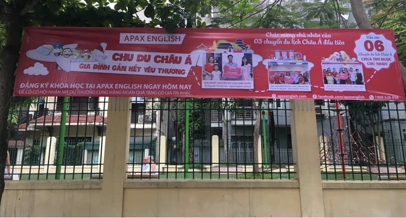 Treo banner quảng cáo tại trường học