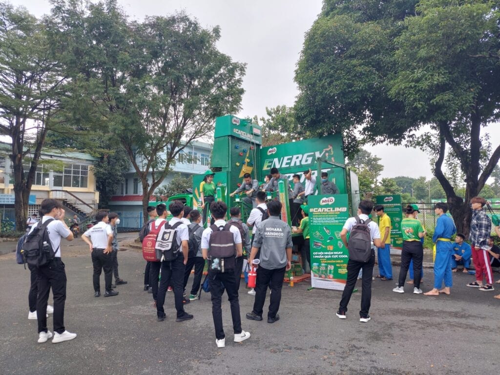 Quảng cáo trường học nên mang tính giáo dục, trong sáng, lành mạnh