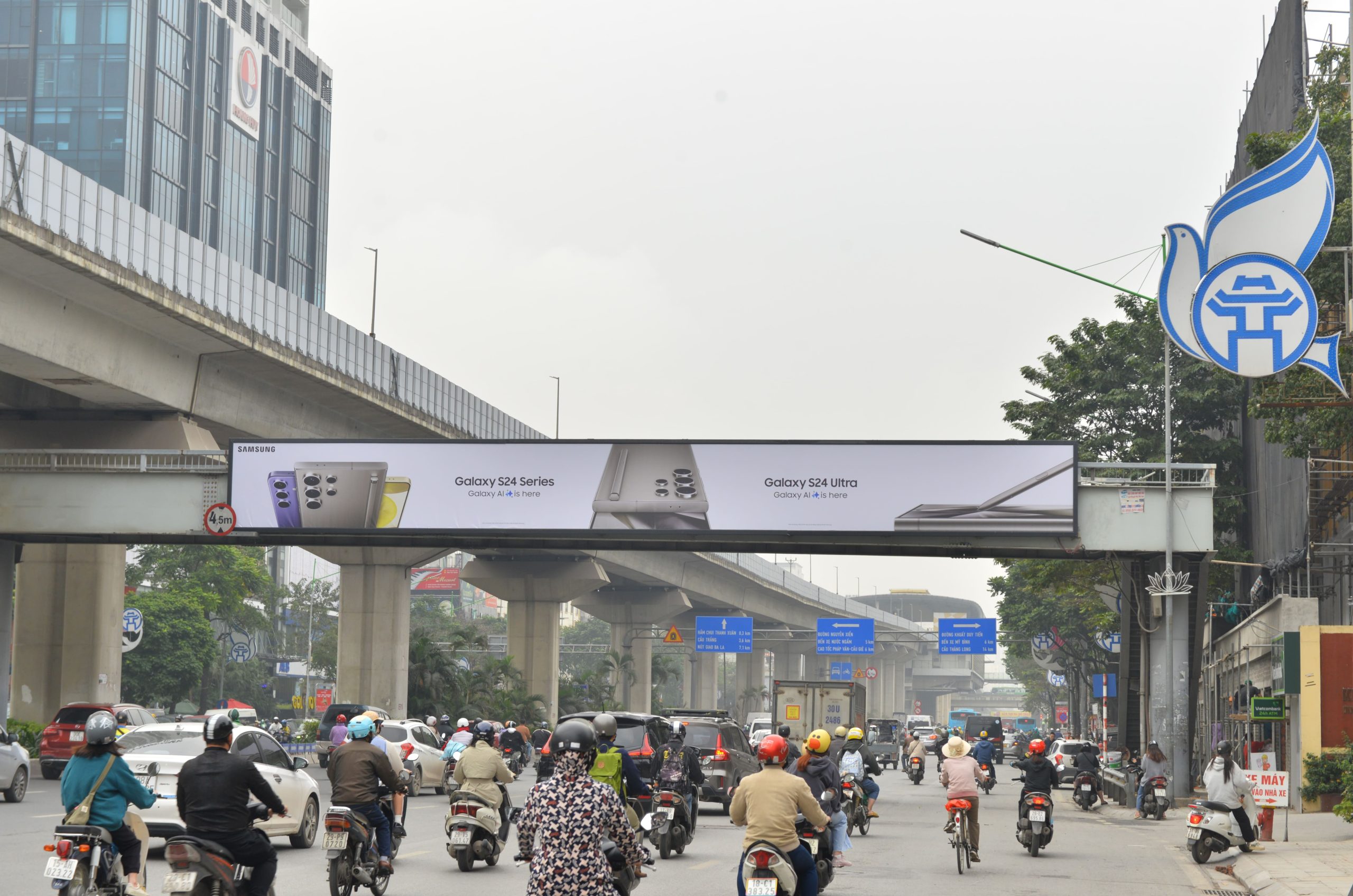 Cầu vượt đi bộ Đại học KHXH&NV, Hà Nội