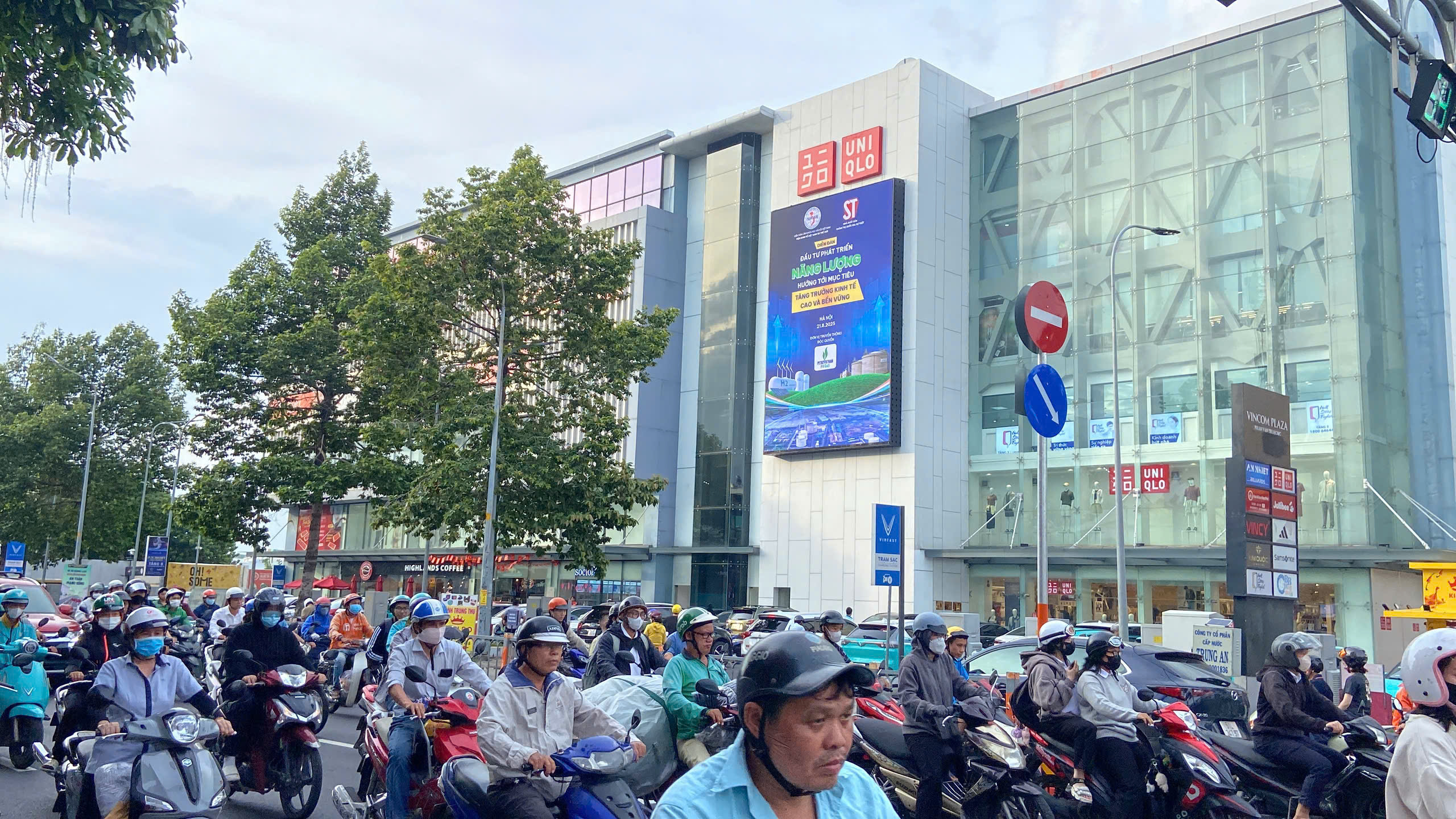 LED Vincom Plaza Phan Văn Trị