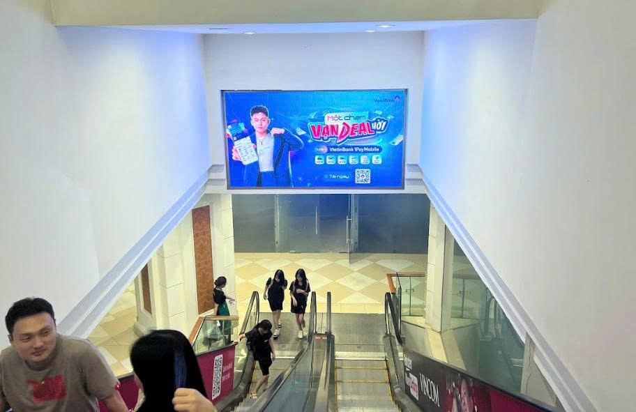 LED 7 màn Vincom Royal CIty