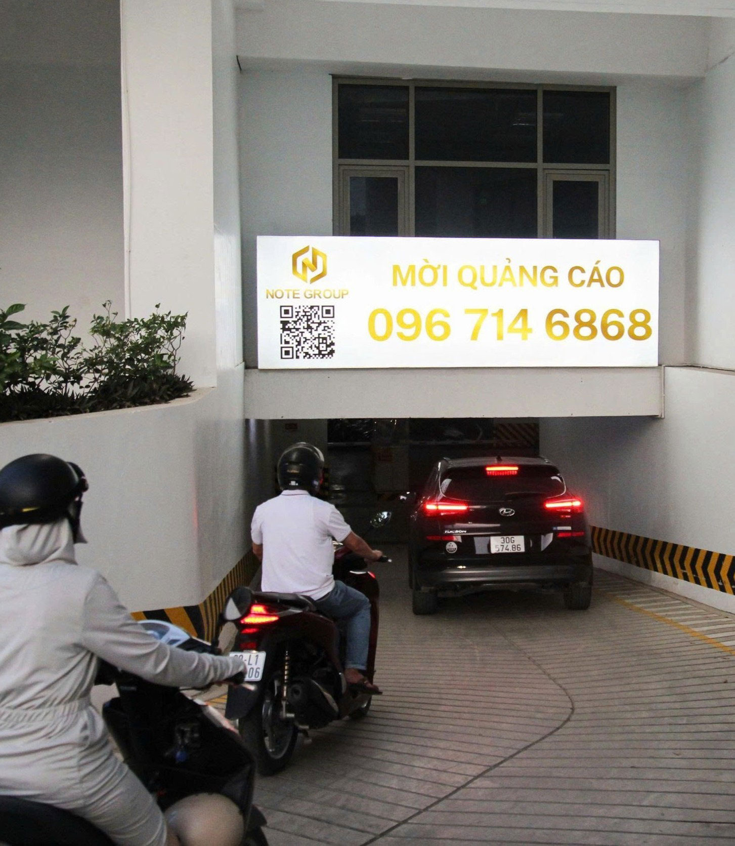 Quảng cáo bãi đỗ xe – Điểm chạm OOH đáng khai thác